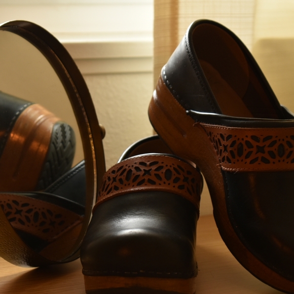 Black Dansko Clogs Lace Detail - Picture 2 of 6